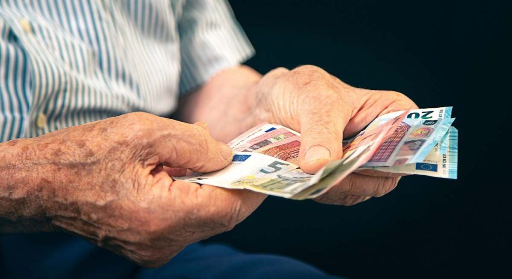 Los jubilados que se pongan a trabajar sin avisar a la Seguridad Social se arriesgan a perder su pensión o tener que devolverla