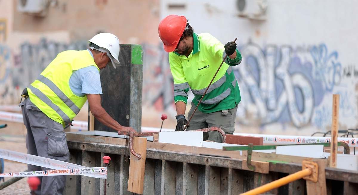 El Gobierno permite a los ayuntamientos usar los fondos dana para contratar personal ante el atasco para ejecutar los 1.745 millones de ayudas