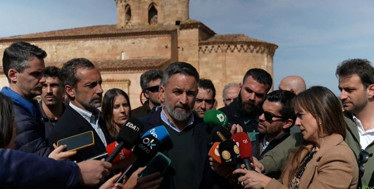 Abascal acusa a Mañueco de “comprar votos” con ayudas electoralistas en Castilla y León