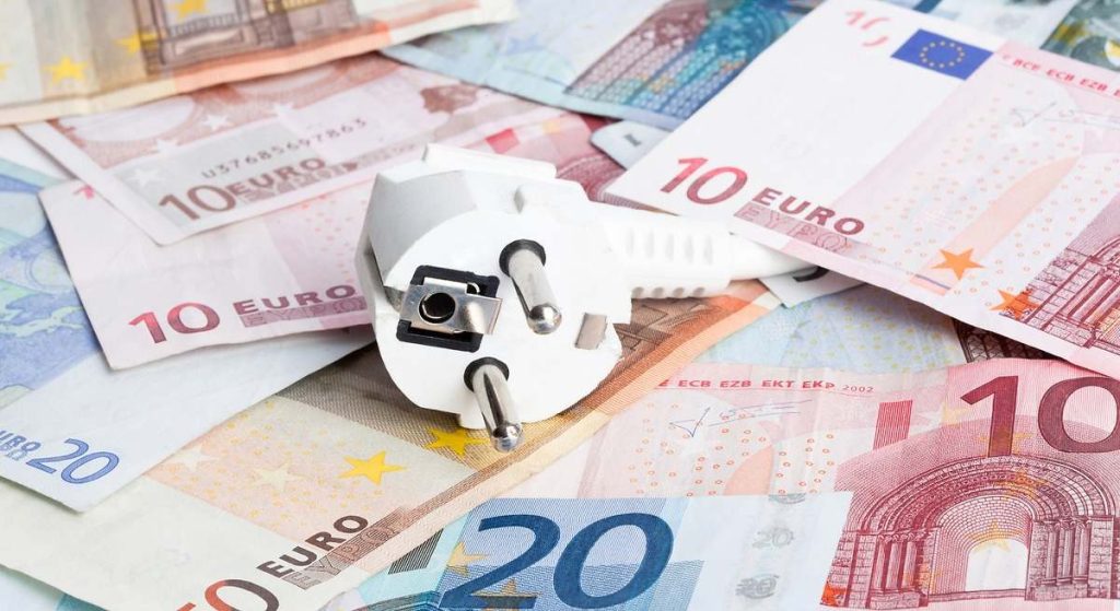 Desplome histórico del precio de la luz: cae un 99% en una semana hasta los 0,18 euros