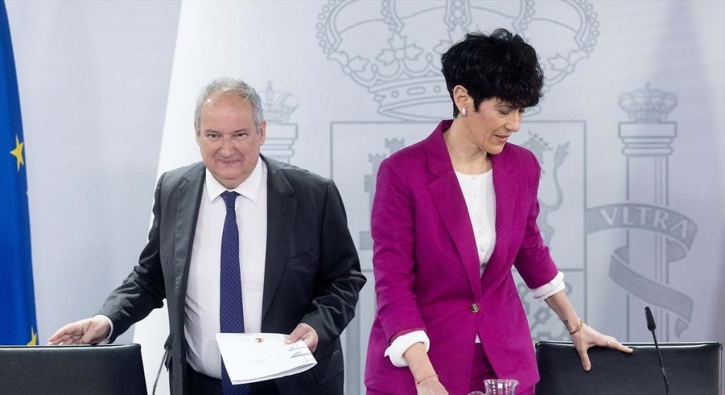 La regularización de inmigrantes retrasa su inicio sin que Moncloa defina el plazo