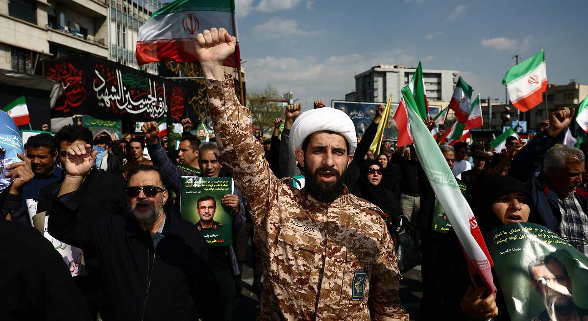 La Guardia Revolucionaria impone su ley en el estrecho de Ormuz: sistemas de peajes en yuanes o stablecoins, banderas falsas y escolta