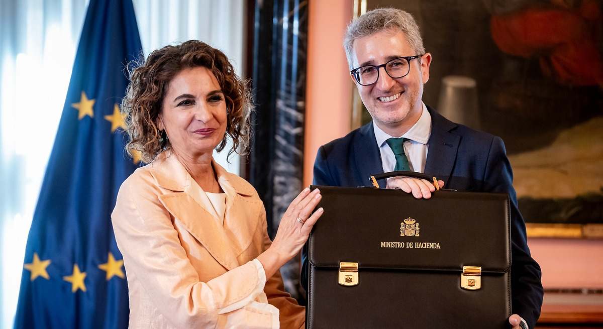 Bruselas avisa a España de que la rebaja del IVA a los carburantes incumple la normativa europea