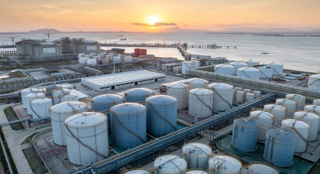 El petróleo roza el punto de no retorno para la economía mundial: “Implica el cierre de industrias y la entrada en recesión”