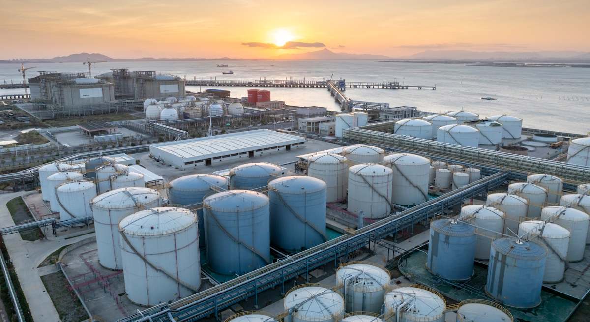 El petróleo roza el punto de no retorno para la economía mundial: “Implica el cierre de industrias y la entrada en recesión”