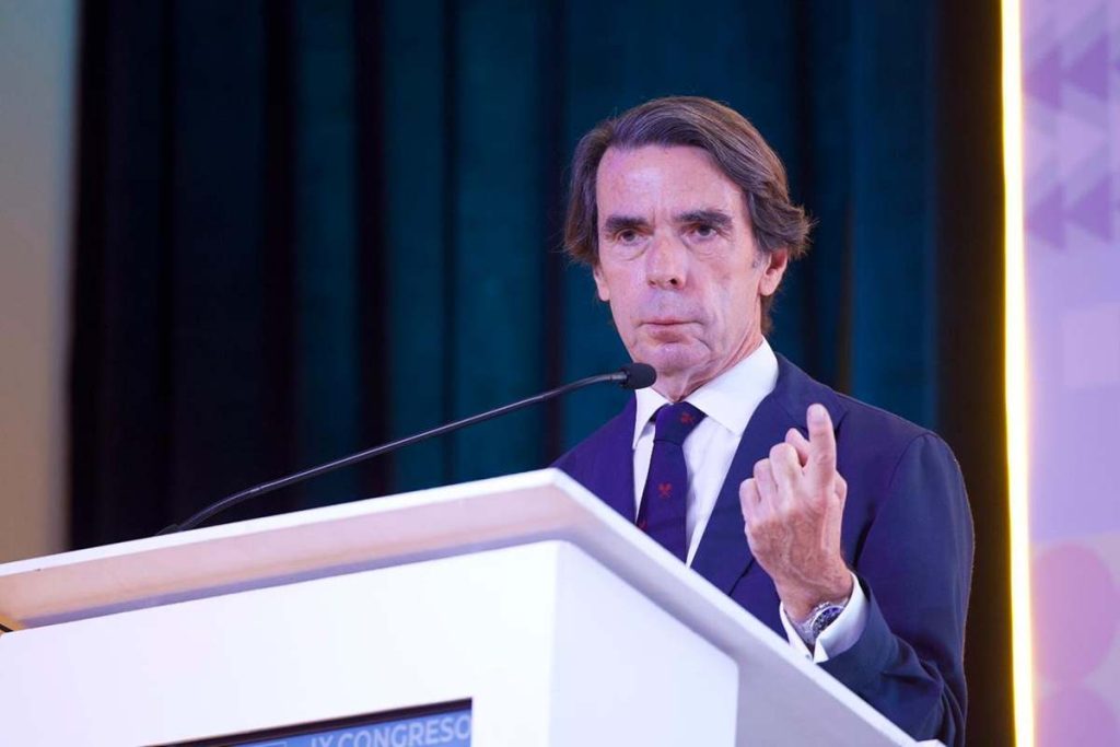 Aznar llama a defender la democracia liberal frente al auge del populismo