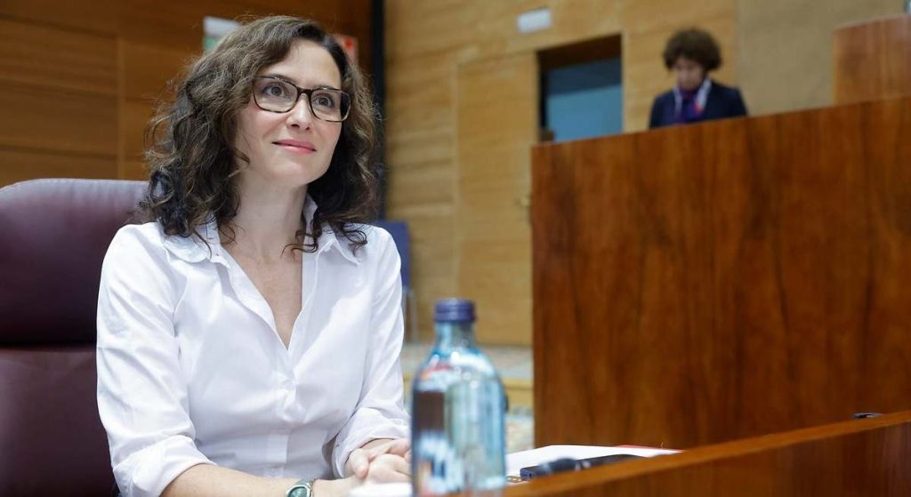 Ayuso premiará la dedicación de los profesores con una subida salarial de hasta 350 euros más al mes