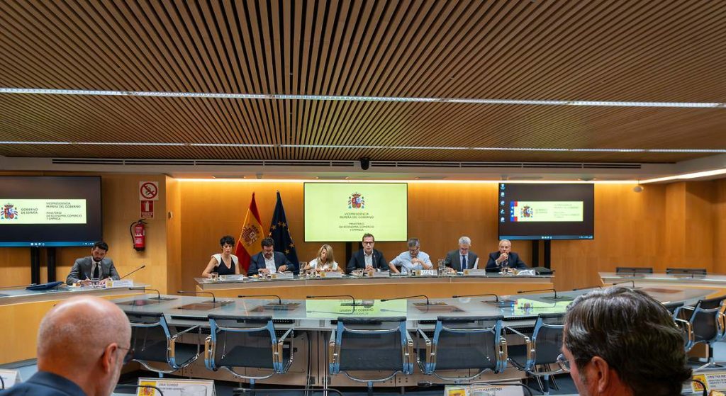 Los agentes sociales reclaman al Gobierno la ampliación de las medidas para contener la subida del IPC